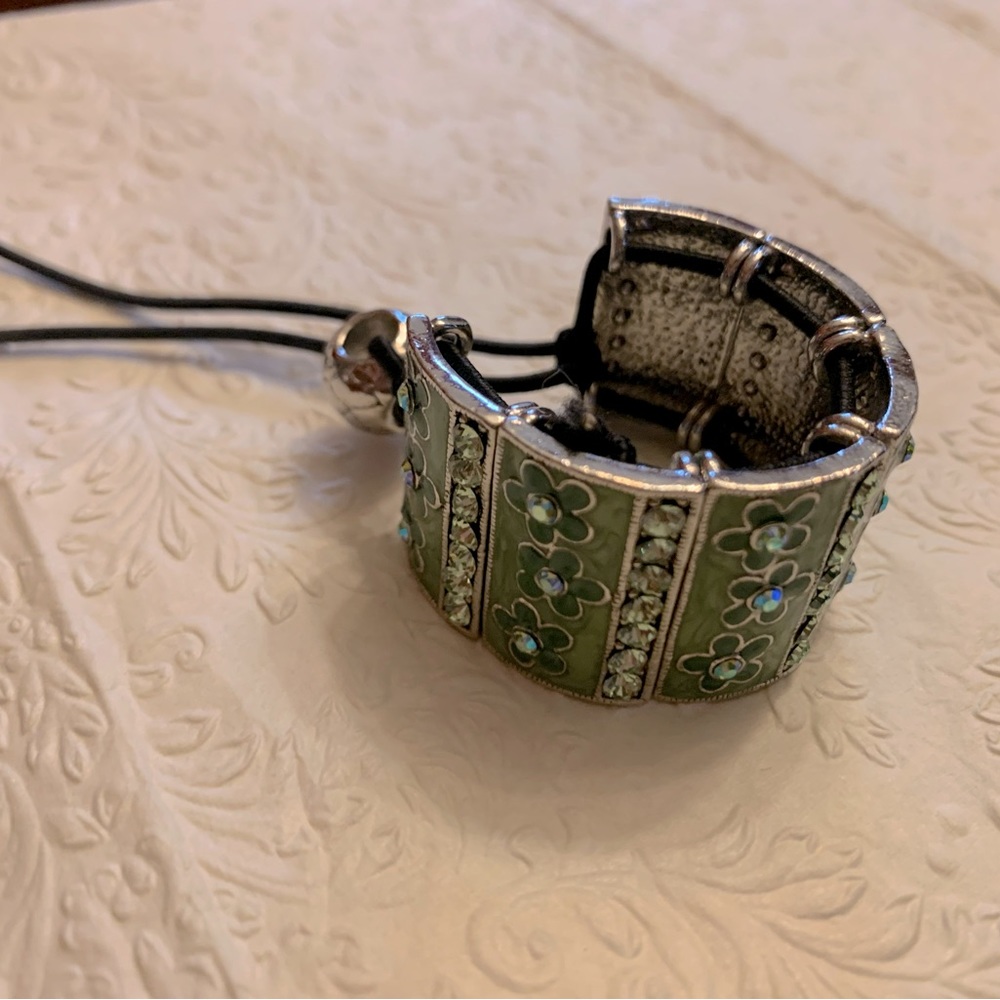 Green metal hair clasp